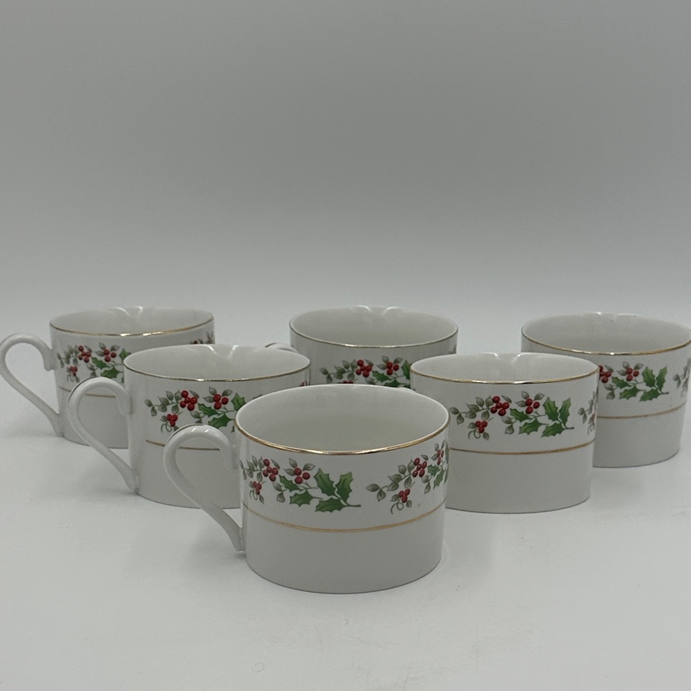 Gibson Housewares China Holly Berries Flat Bottom Coffee/Tea Cups (6)